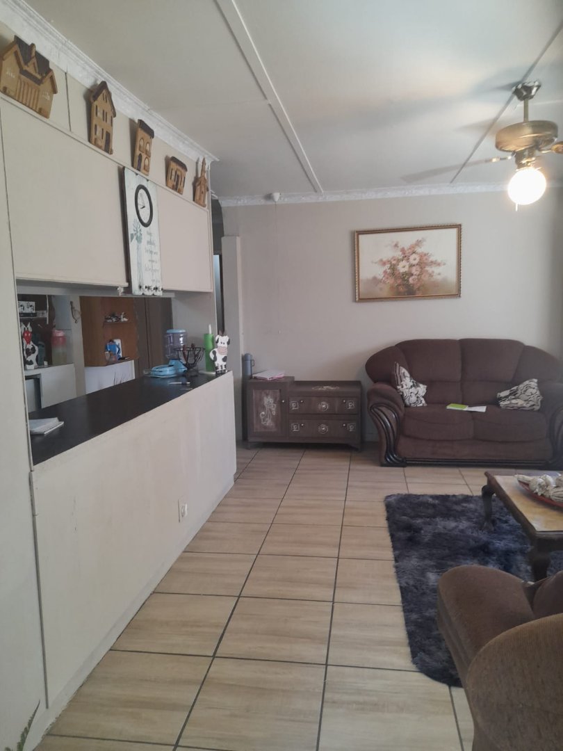6 Bedroom Property for Sale in Uitsig Free State